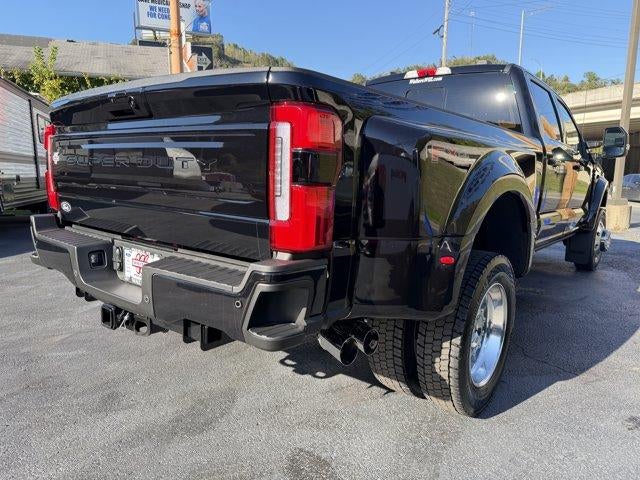 2027 Ford Super Duty F-450 DRW Platinum 4WD Crew Cab 8' Box