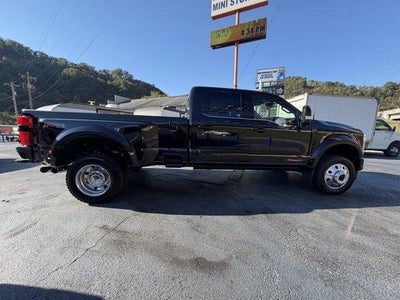 2027 Ford Super Duty F-450 DRW Platinum 4WD Crew Cab 8' Box