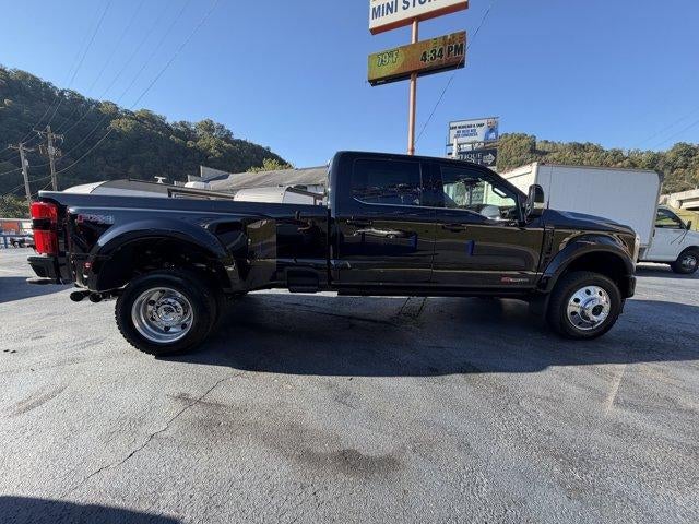 2027 Ford Super Duty F-450 DRW Platinum 4WD Crew Cab 8' Box