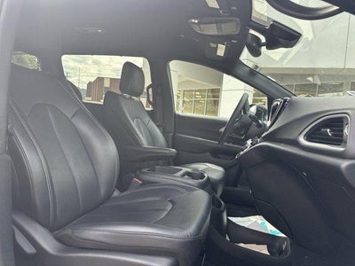 2025 Chrysler Pacifica Select FWD