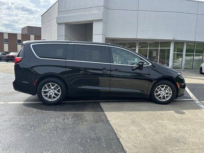 2025 Chrysler Pacifica Select FWD