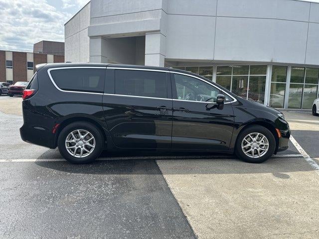 2025 Chrysler Pacifica Select FWD