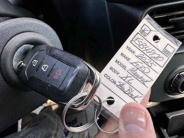 2025 Ford Maverick XL AWD SuperCrew