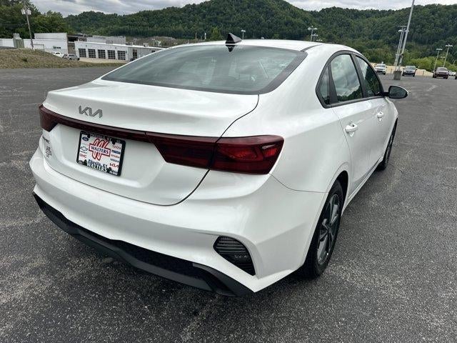2024 Kia Forte LXS IVT
