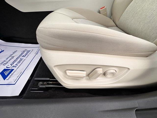 2020 Toyota Camry LE Auto (SE)