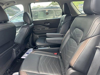 2023 Nissan Pathfinder Platinum 4WD