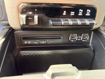 2019 RAM 1500 Laramie 4x4 Crew Cab 5'7" Box