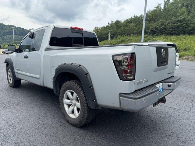 2010 Nissan Titan 4WD King Cab Short Bed SE