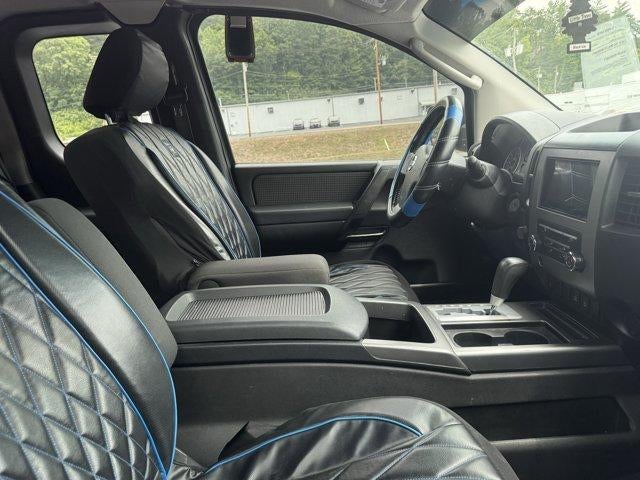 2010 Nissan Titan 4WD King Cab Short Bed SE