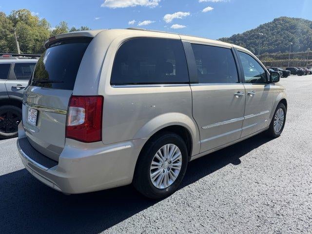 2013 Chrysler Town & Country 4dr Wgn Touring-L