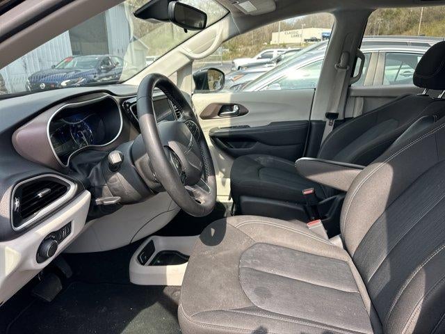 2024 Chrysler Voyager LX FWD