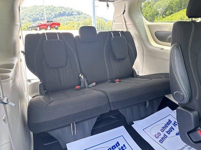 2024 Chrysler Voyager LX FWD