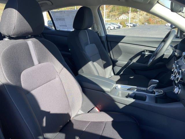 2025 Nissan Sentra SV CVT