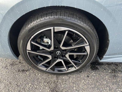 2025 Nissan Sentra SR CVT