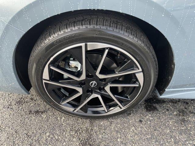 2025 Nissan Sentra SR CVT