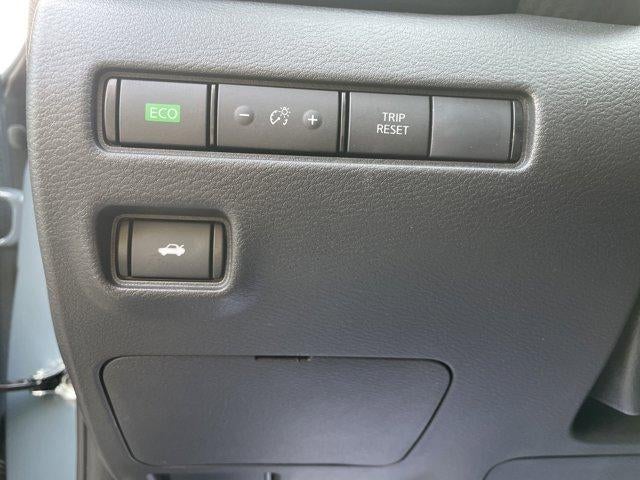 2025 Nissan Sentra SR CVT