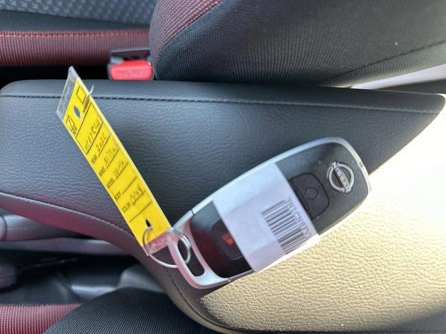 2025 Nissan Versa SR CVT