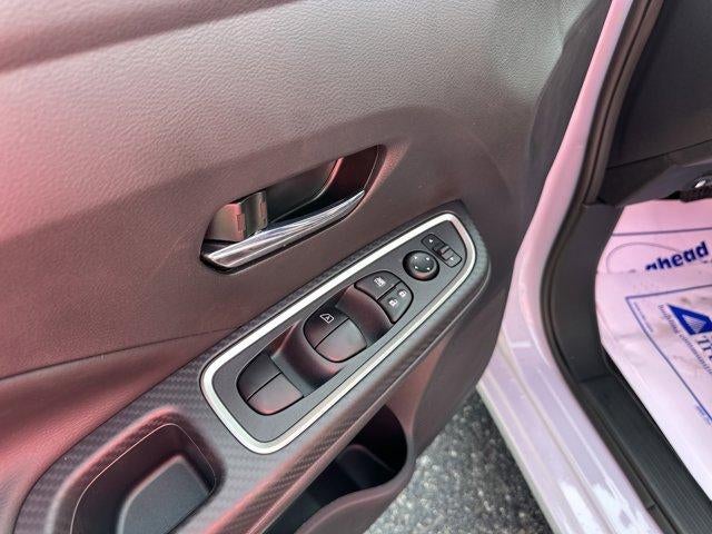 2025 Nissan Versa SR CVT