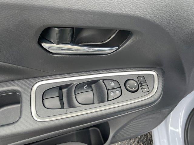 2025 Nissan Versa SR CVT