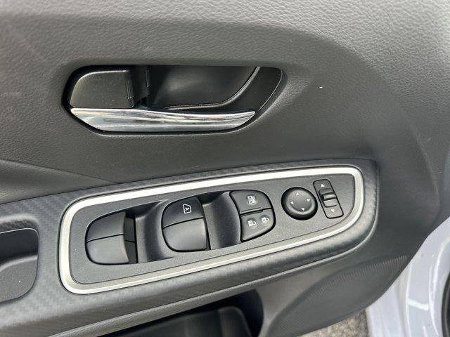 2025 Nissan Versa SR CVT