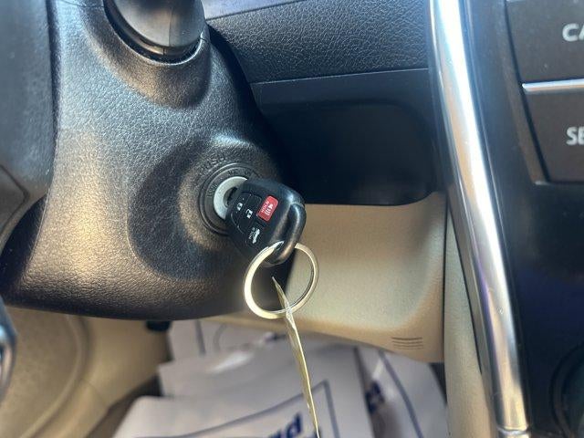 2015 Toyota Camry 4dr Sdn I4 Auto LE (SE)