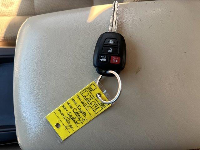 2015 Toyota Camry 4dr Sdn I4 Auto LE (SE)