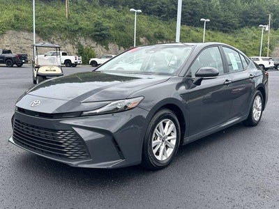 2025 Toyota Camry LE (Natl)