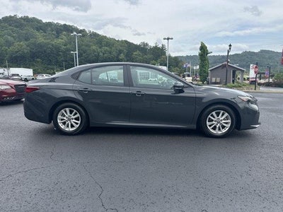 2025 Toyota Camry LE (Natl)