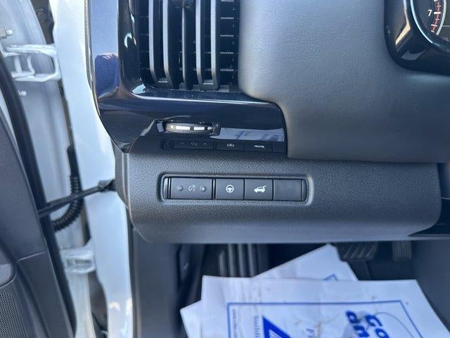 2026 Nissan Pathfinder SV 4WD