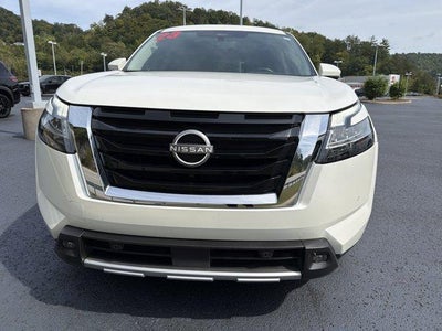 2023 Nissan Pathfinder SL 4WD