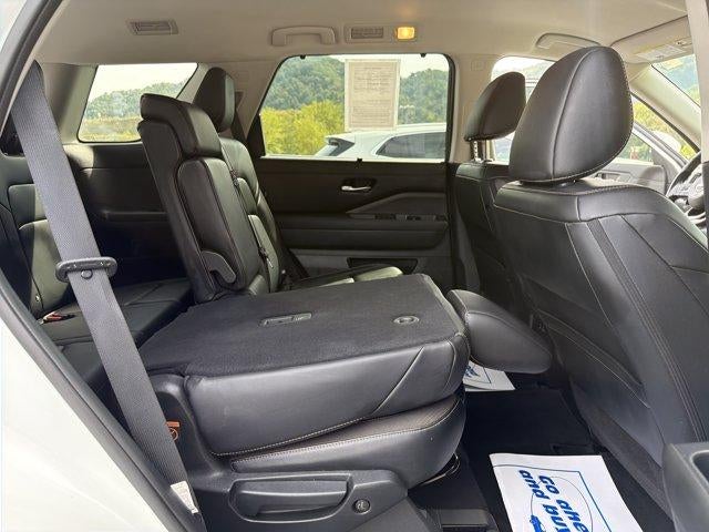 2023 Nissan Pathfinder SL 4WD