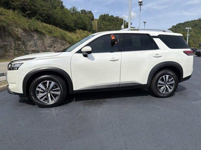 2023 Nissan Pathfinder SL 4WD