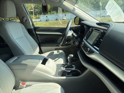 2019 Toyota Highlander LE Plus V6 AWD (Natl)