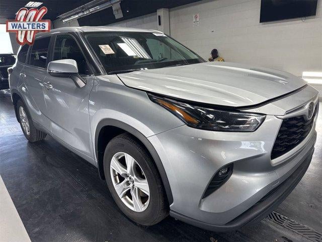 2025 Toyota Highlander LE AWD (SE)