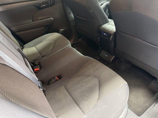 2025 Toyota Highlander LE AWD (SE)