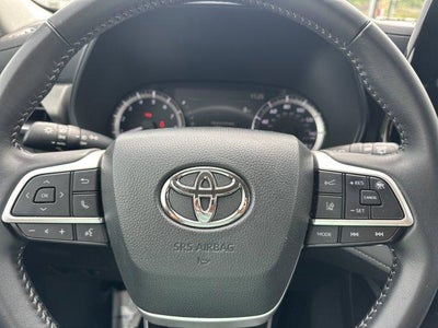 2025 Toyota Highlander LE AWD (SE)