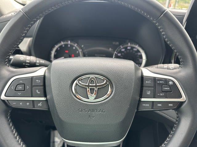 2025 Toyota Highlander LE AWD (SE)