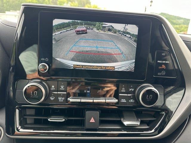 2025 Toyota Highlander LE AWD (SE)