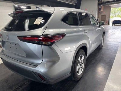 2025 Toyota Highlander LE AWD (SE)