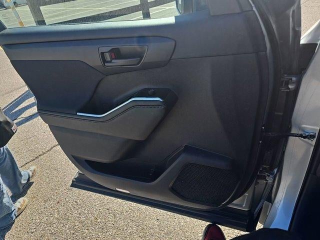 2025 Toyota Highlander LE AWD (SE)
