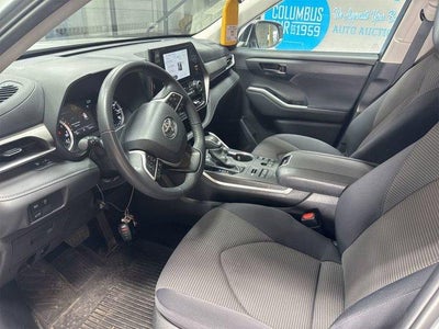 2025 Toyota Highlander LE AWD (SE)