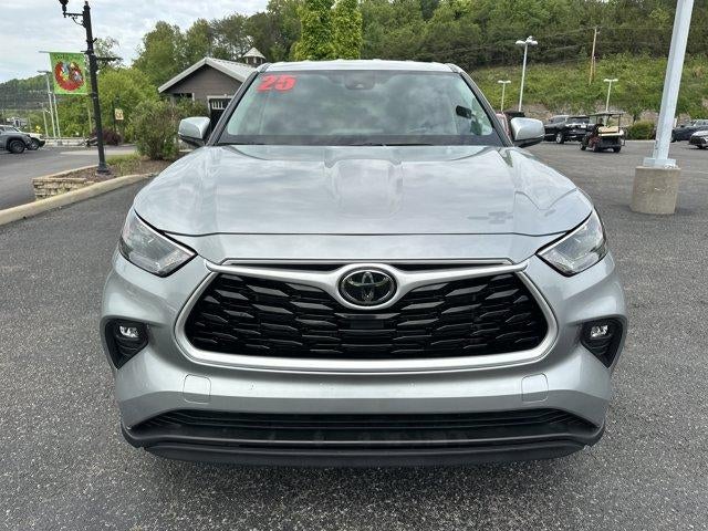 2025 Toyota Highlander LE AWD (SE)