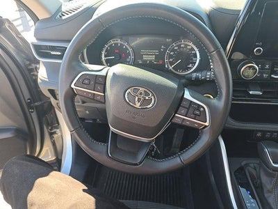 2025 Toyota Highlander LE AWD (SE)
