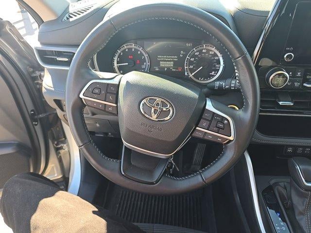 2025 Toyota Highlander LE AWD (SE)