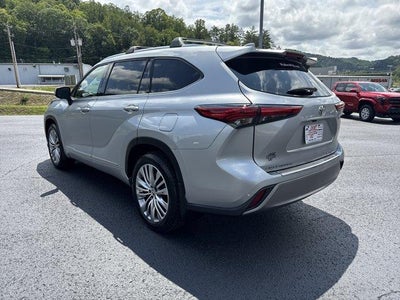 2023 Toyota Highlander Platinum AWD (Natl)
