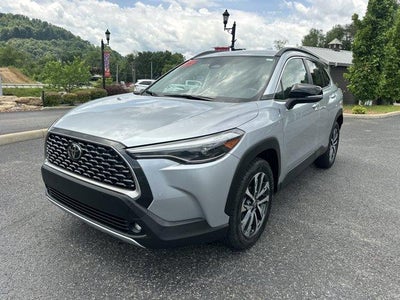 2025 Toyota Corolla Cross XLE 4WD (Natl)
