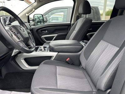 2020 Nissan Titan 4x4 Crew Cab SV