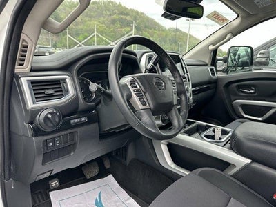 2020 Nissan Titan 4x4 Crew Cab SV