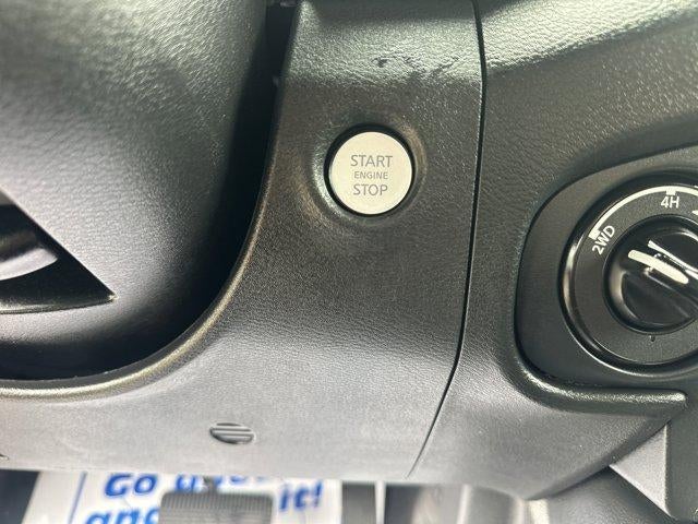 2022 Nissan Frontier Crew Cab 4x4 SV Auto