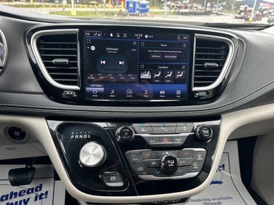 2023 Chrysler Pacifica Hybrid Touring L FWD